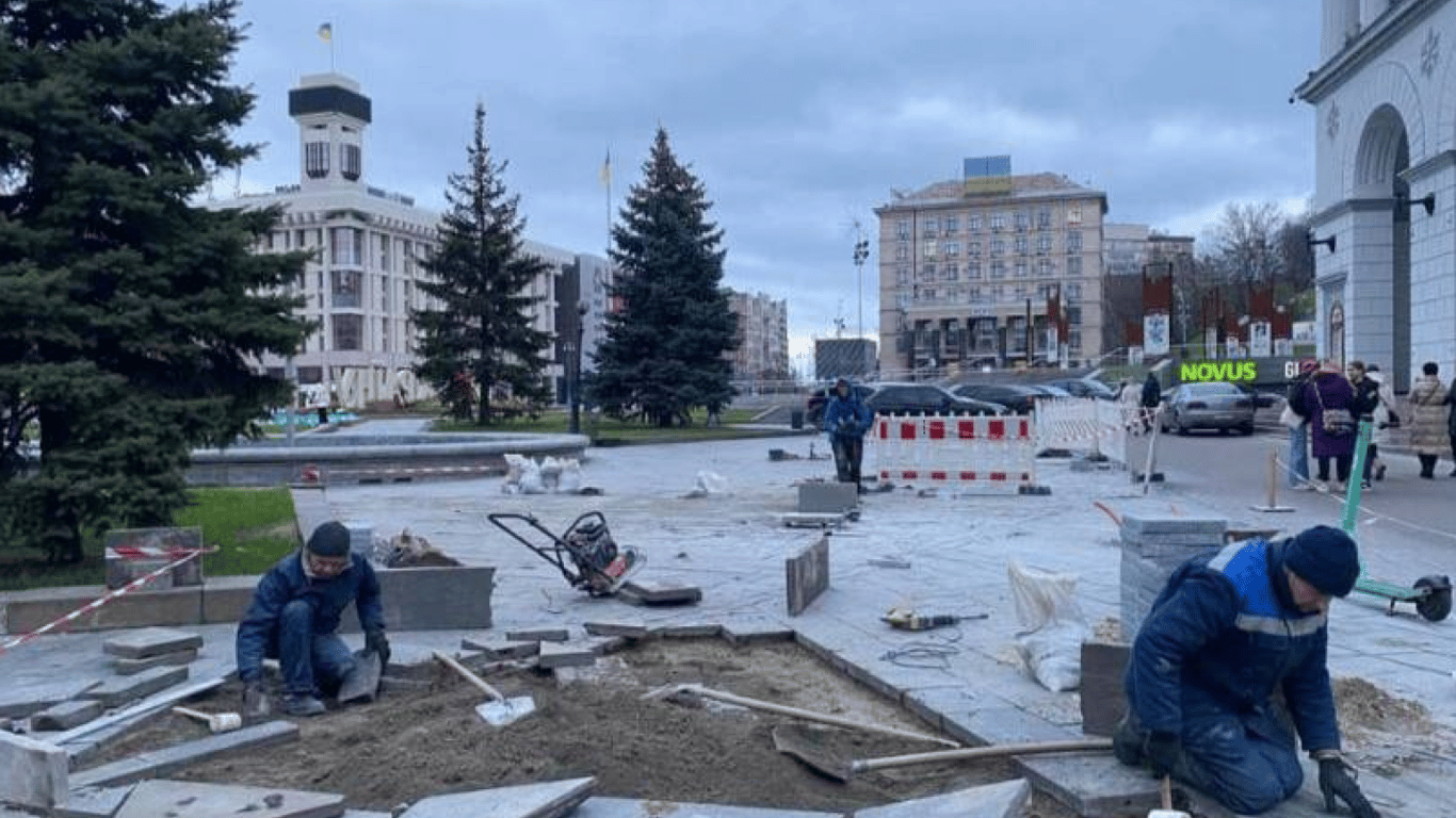 На Майдане Незалежности в Киеве начали менять брусчатку, — местные паблики