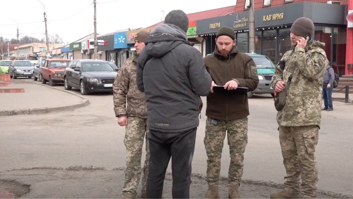 Журналісти стали більш емоційно та негативно висвітлювати тематику мобілізації