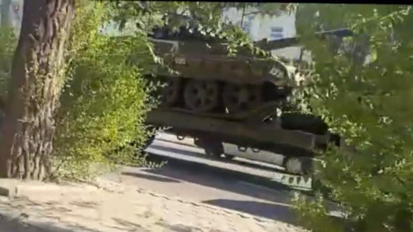 Окупанти перекидають танки у бік Бердянська, — Андрющенко