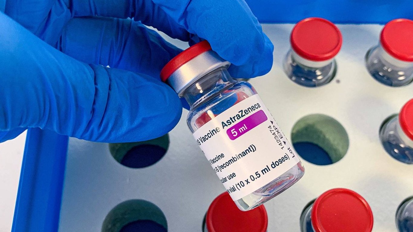 AstraZeneca визнала побічний ефект своєї вакцини від COVID-19