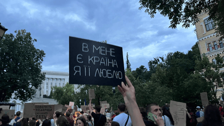 У Києві вчетверте відбувся мітинг проти відставки Федорова з посади міністра оборони - 290x166