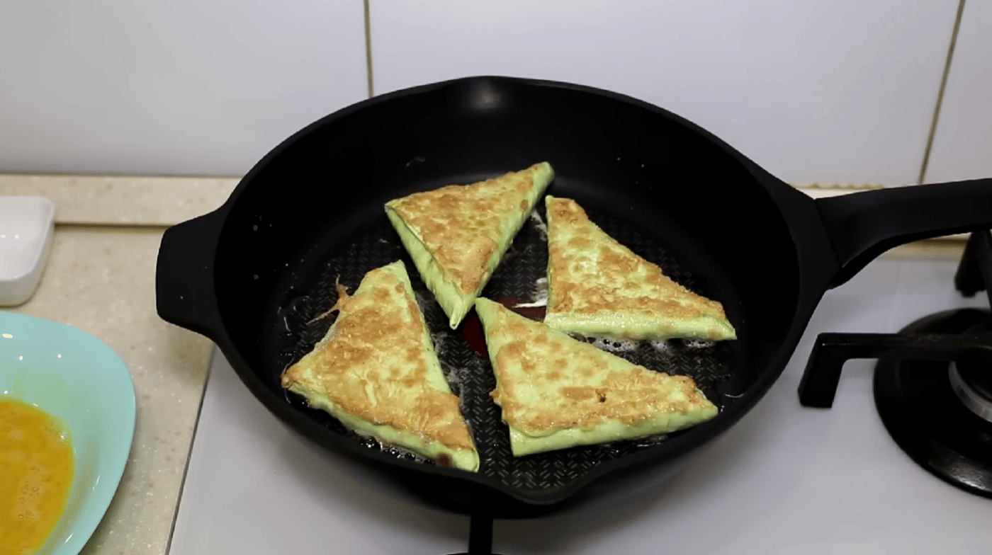 Пиріжки з лаваша на пательні з капустою - рецепт