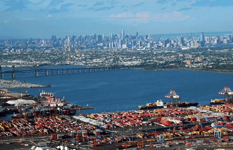 Обігнав планету — який найбільший порт у світі захопив торгівлю - фото 2