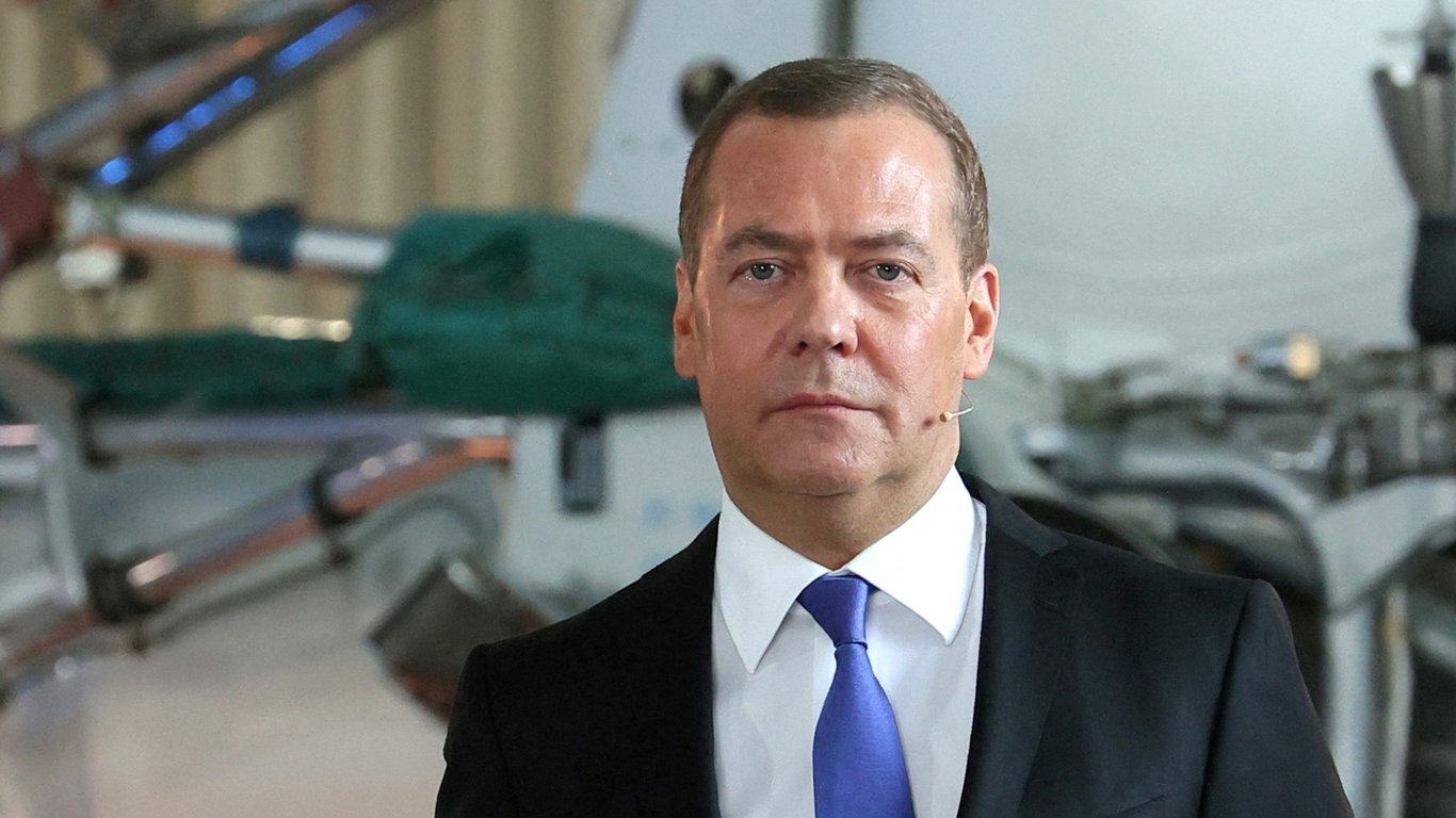 "Твиттер" прогнулся под Госдепом": Медведев обиделся на Илона Маска:
