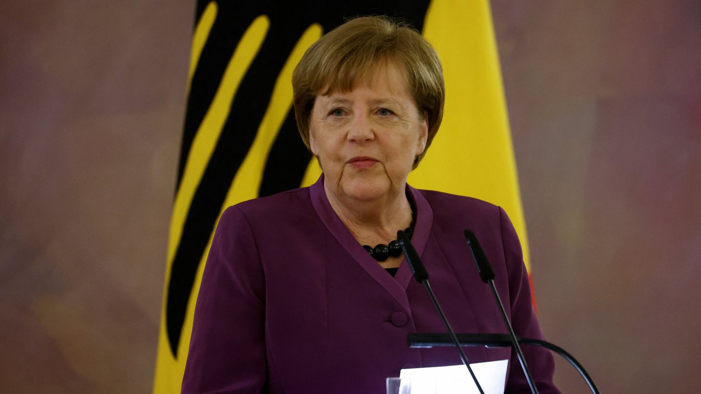Меркель посоветовала "не сужать кругозор" в вопросе переговоров с РФ