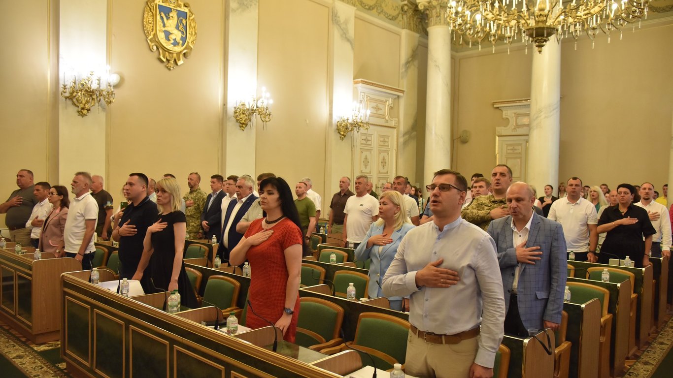 Під час сесії Львівської обласної ради 34 депутата отримали повістки