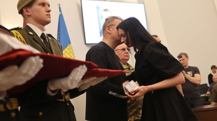 Во Львове посмертно наградили Героев, защищавших Украину с 2014 года - 285x160