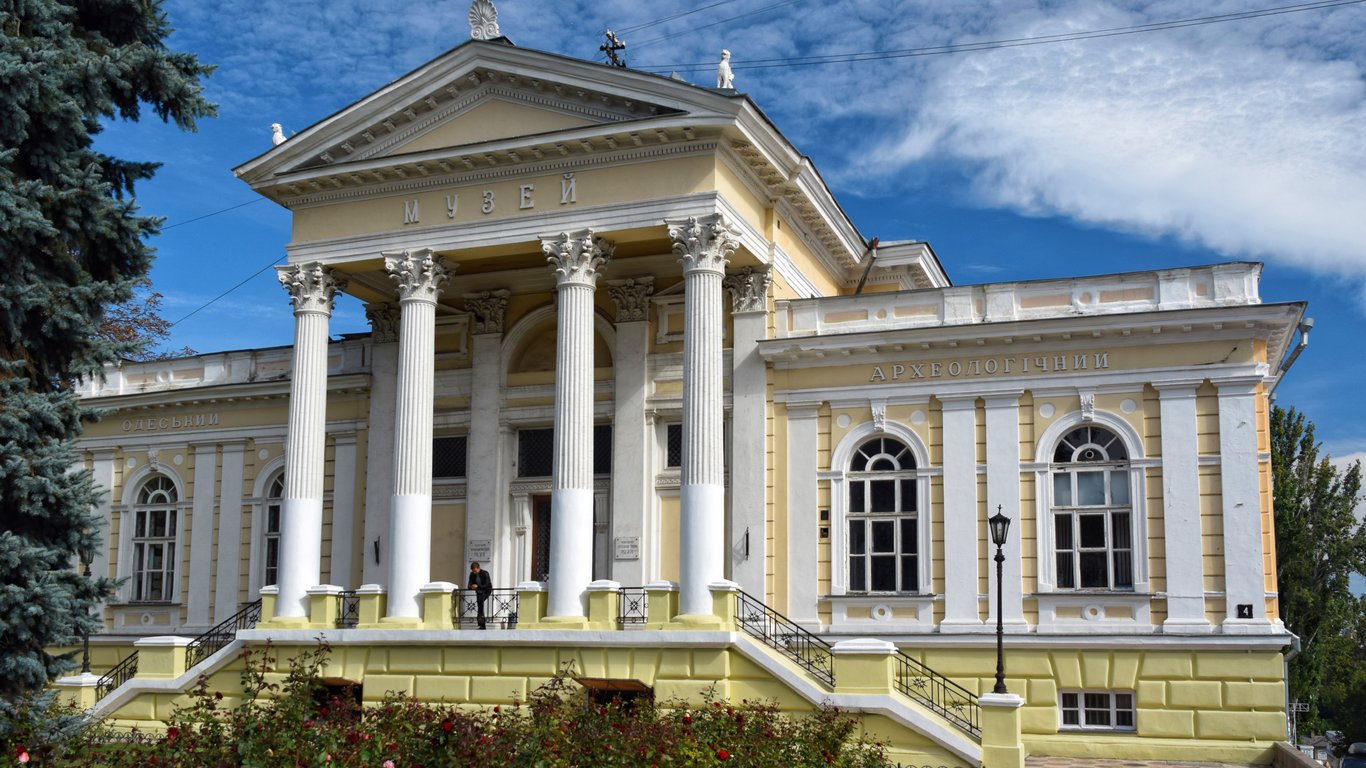 Повреждены достопримечательности и музеи: Минкульт об обстреле Одессы и Николаева