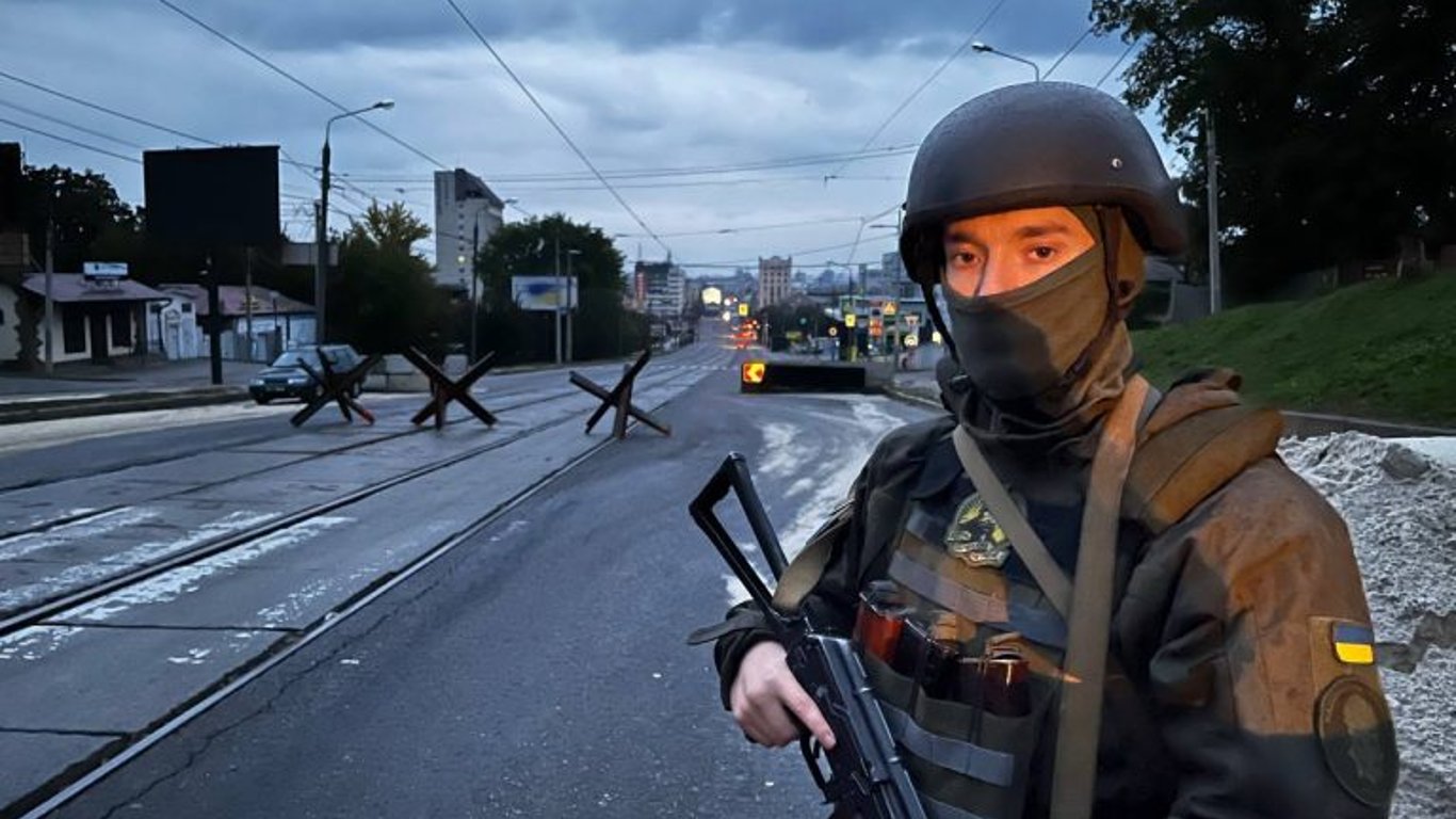 Задержан с наркотиками и оружием: гвардейцы обнаружили нарушения на блокпосте Одесчины