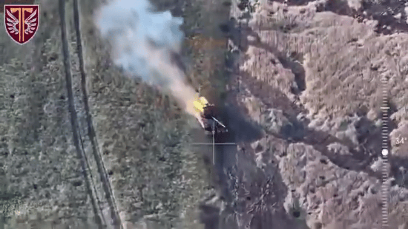 Генштаб показал, как украинские защитники поджарили вражеский танк — эффектное видео
