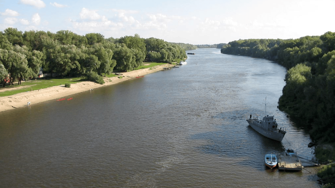 У Міндовкіллі попередили, що скоро забруднена вода з Десни досягне Києва