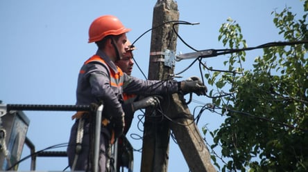 Энергетики в Харьковской области вернули свет в село, которое год было без электрики - 285x160