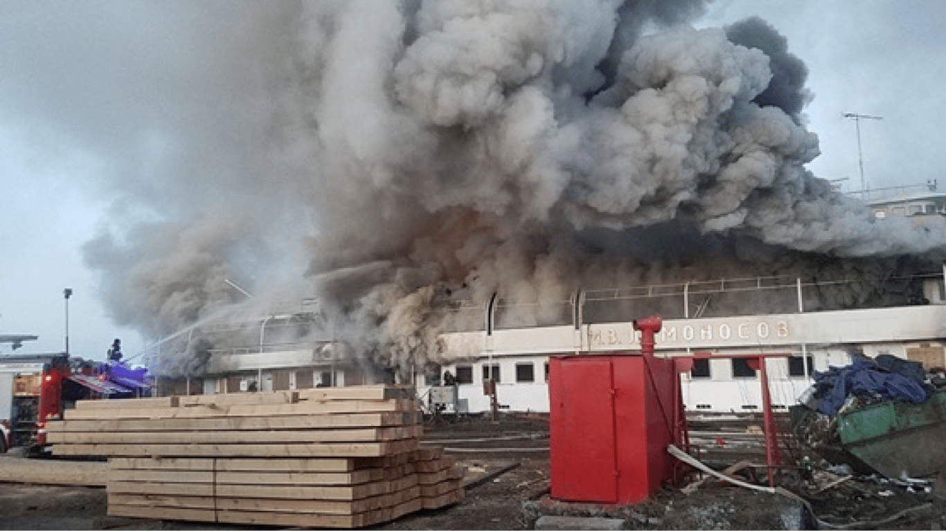Пожар на русском судне "М.В. Ломоносов". Фото: соцсети