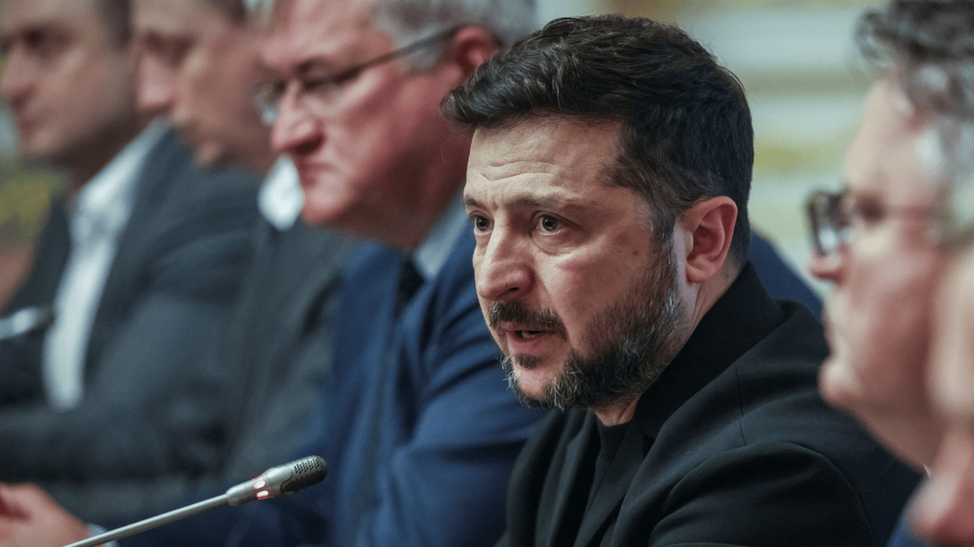 Зеленский дал Лукашенко неделю на демонтаж оборудования, которое помогает РФ наносить удары по Украине