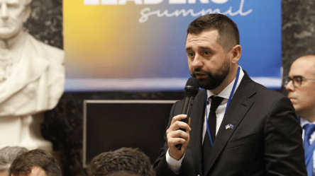 Нардеп рассказал о роли Арахамии в переговорной группе - 290x166