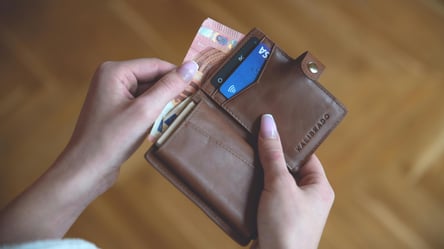 ЄС хоче обмежити використання готівки — які платежі підпадуть під контроль - 285x160