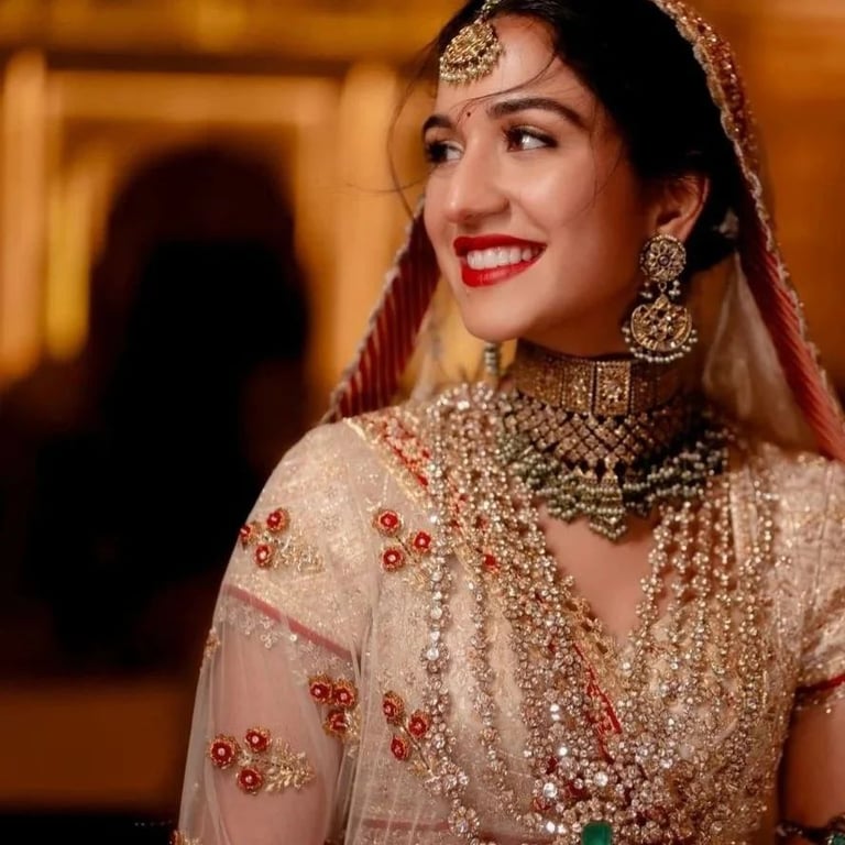 Невеста Радика Мерчант в свадебном наряде