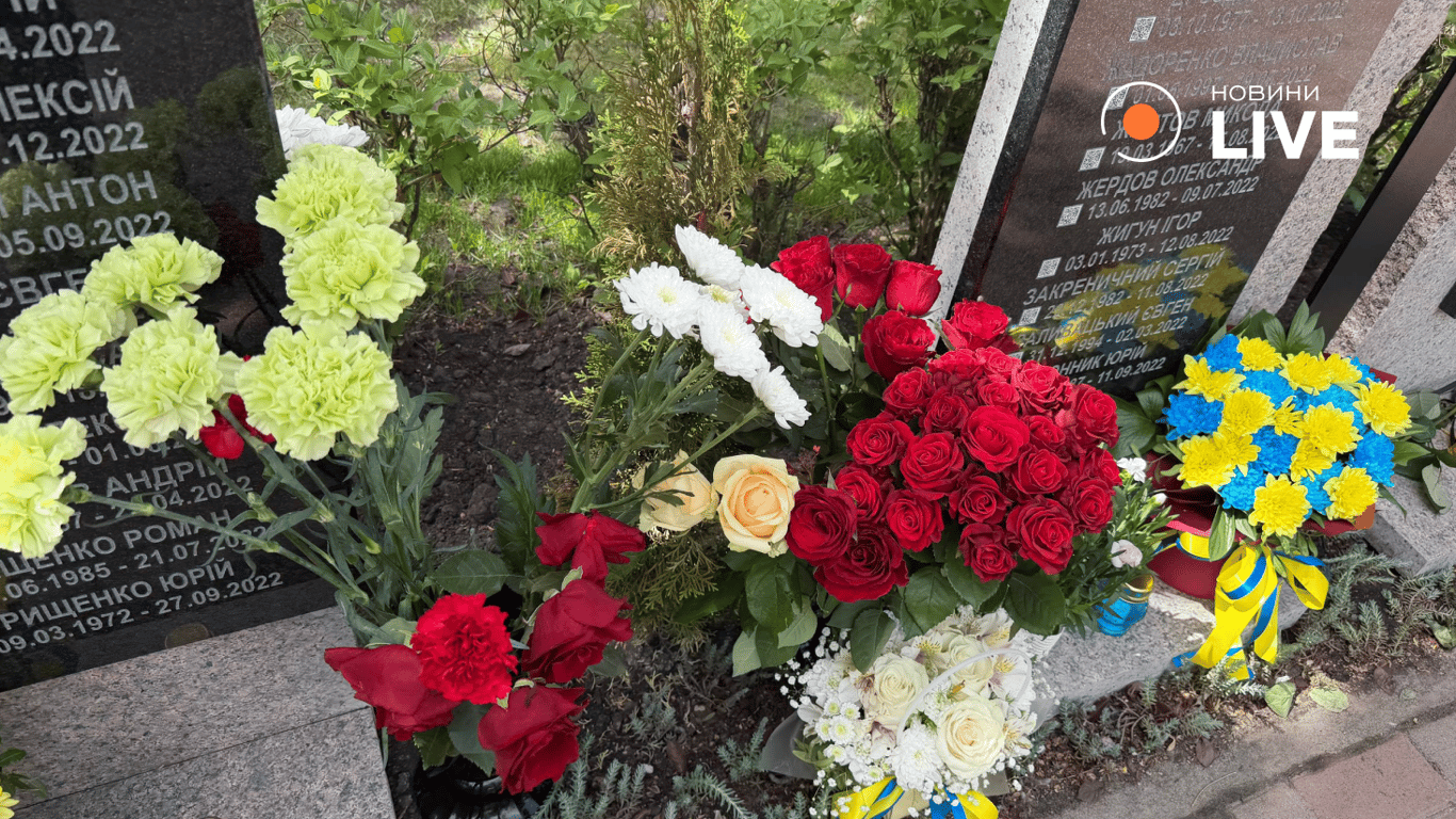 На Оболоні відкрили пам'ятник воїнам 8 травня
