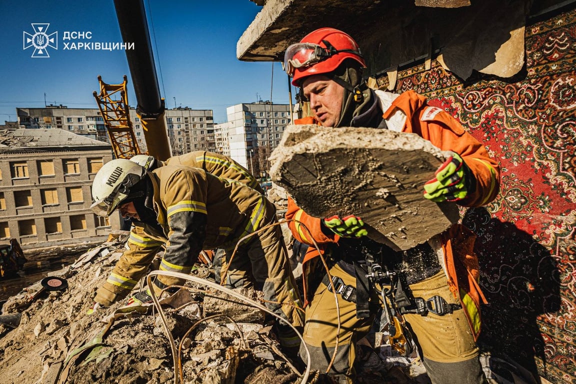 У Харкові досі шукають під завалами людей після ракетного удару 7 березня