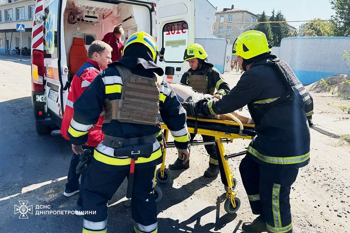 В ГСЧС показали первые кадры ракетного удара по Павлограду - фото 3