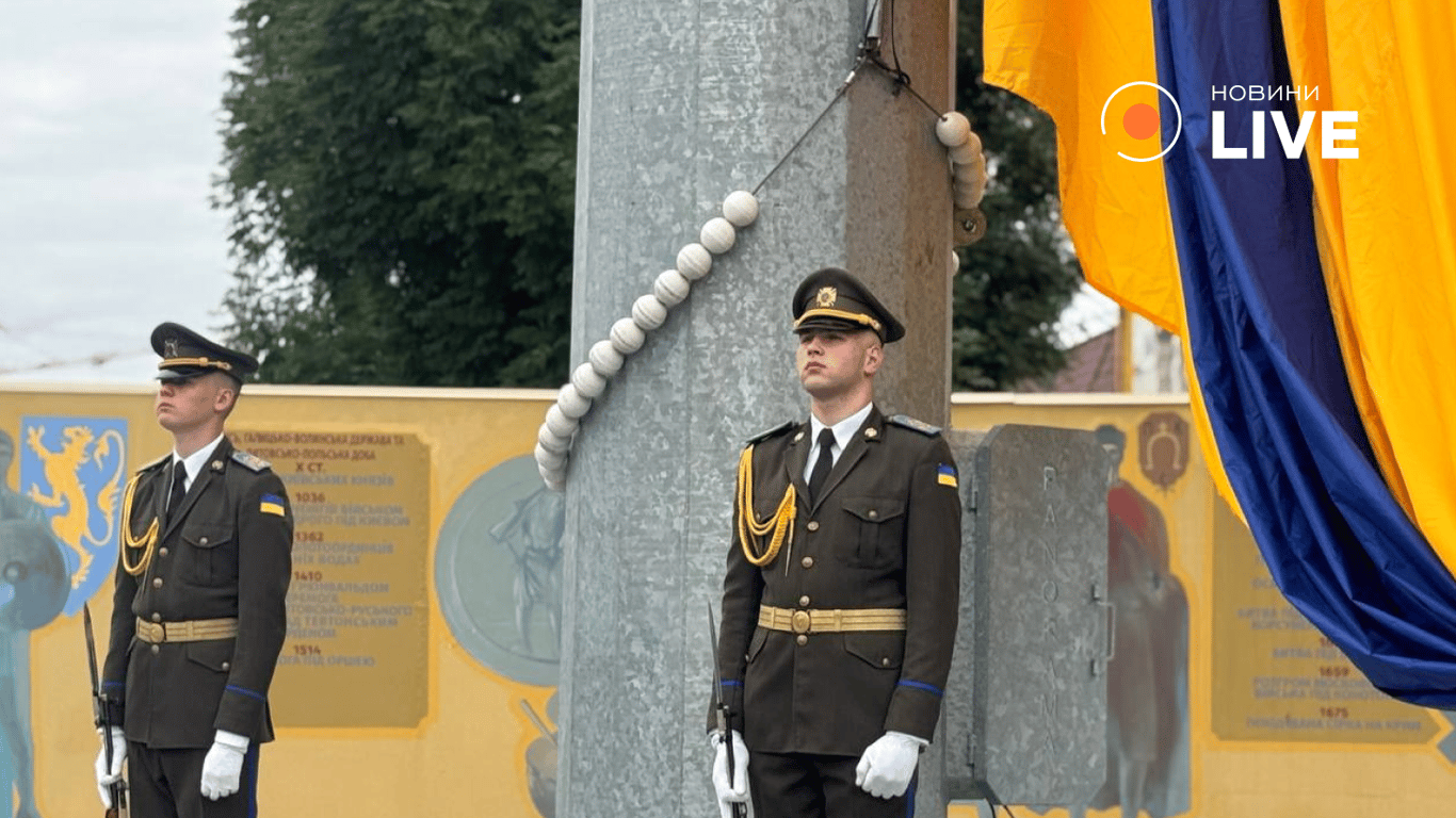 Підняття прапора у Львові