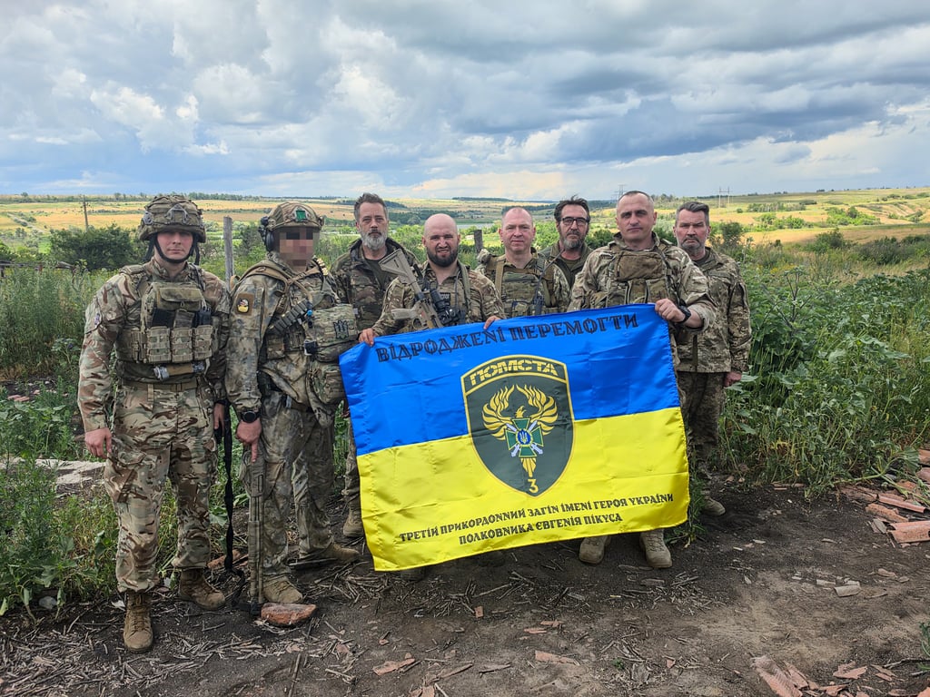 Ризикнули заради своїх: генерал і полковники зайшли в Карпівку за 3,5 км від ворога - фото 1