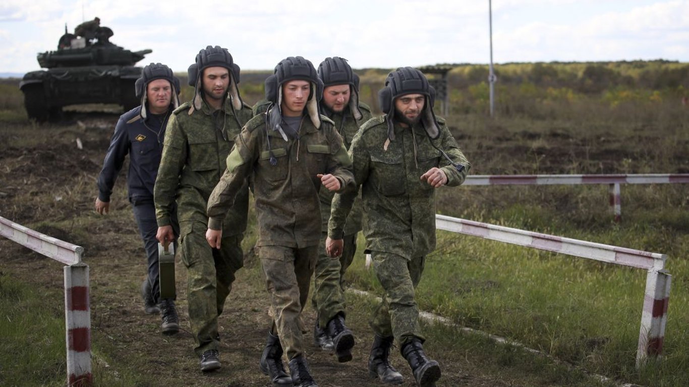 Андрющенко заявил, что оккупанты стягивают подкрепление к Марьинке и Часовому Яру