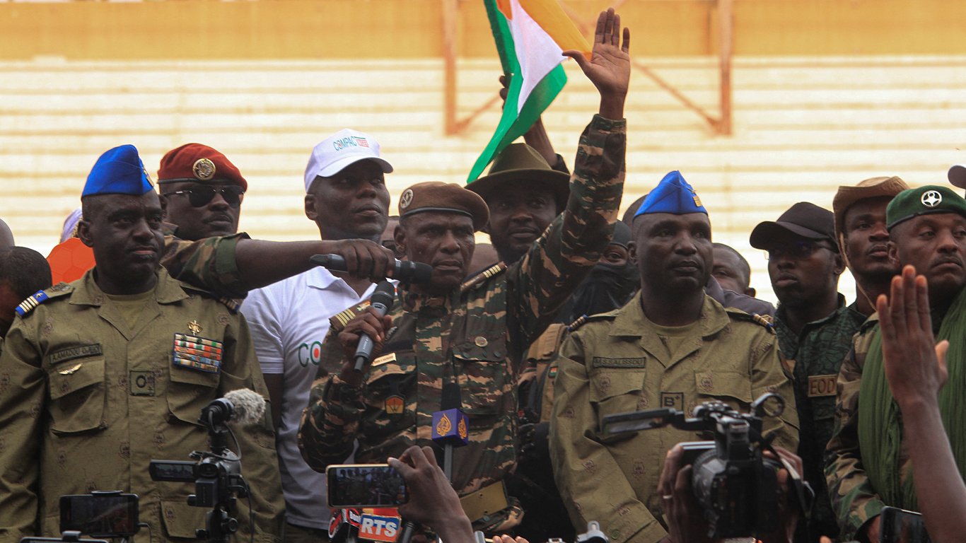 Франція продовжує дипломатичну боротьбу проти хунти в Нігері