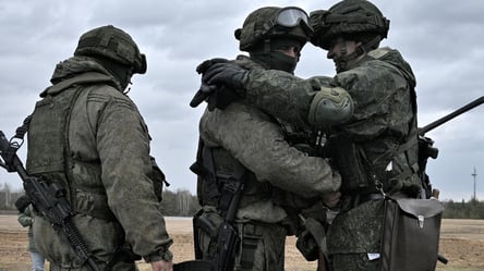 Российские войска оставили ключевую военную базу на севере Крыма, — СМИ - 285x160