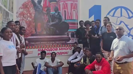 РФ відзначила "єдність" з бубликами на Мальті та піснями у Китаї - 290x166