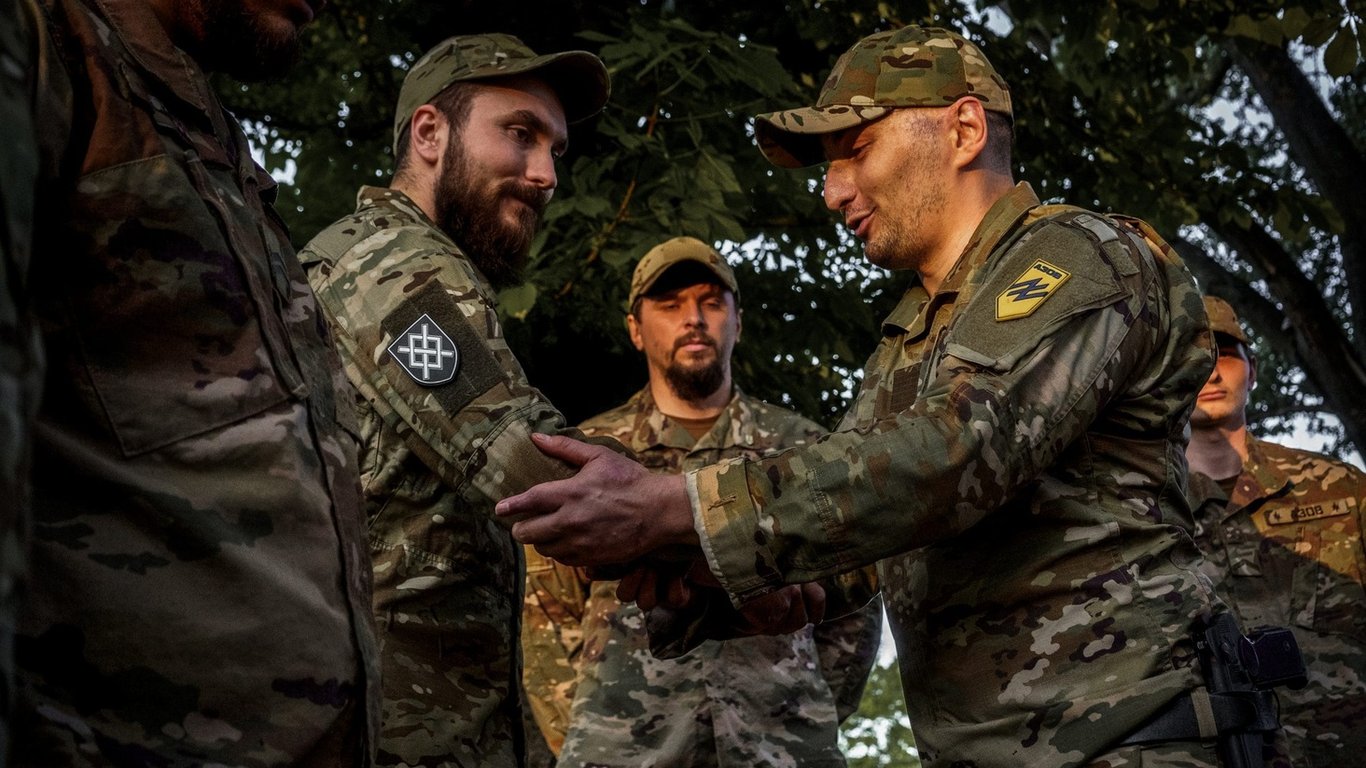 В "Азові" потрібні начальники — кого запрошують до війська