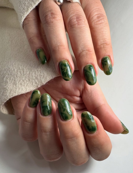 Антитрендовий манікюр осінь 2025