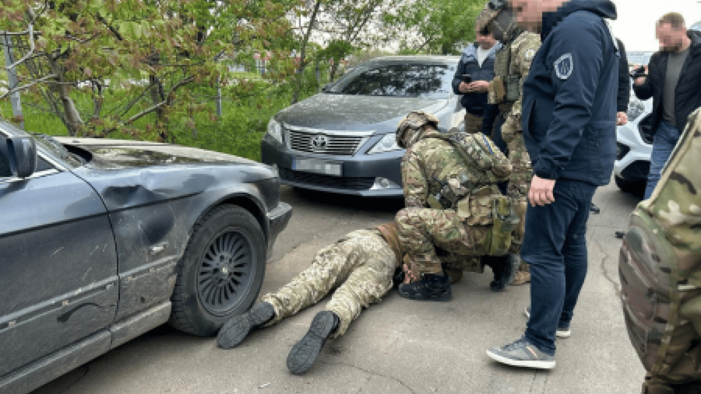 Предлагал сделать мать инвалидом за 9 тысяч долларов — в Одесской области задержали военнослужащего