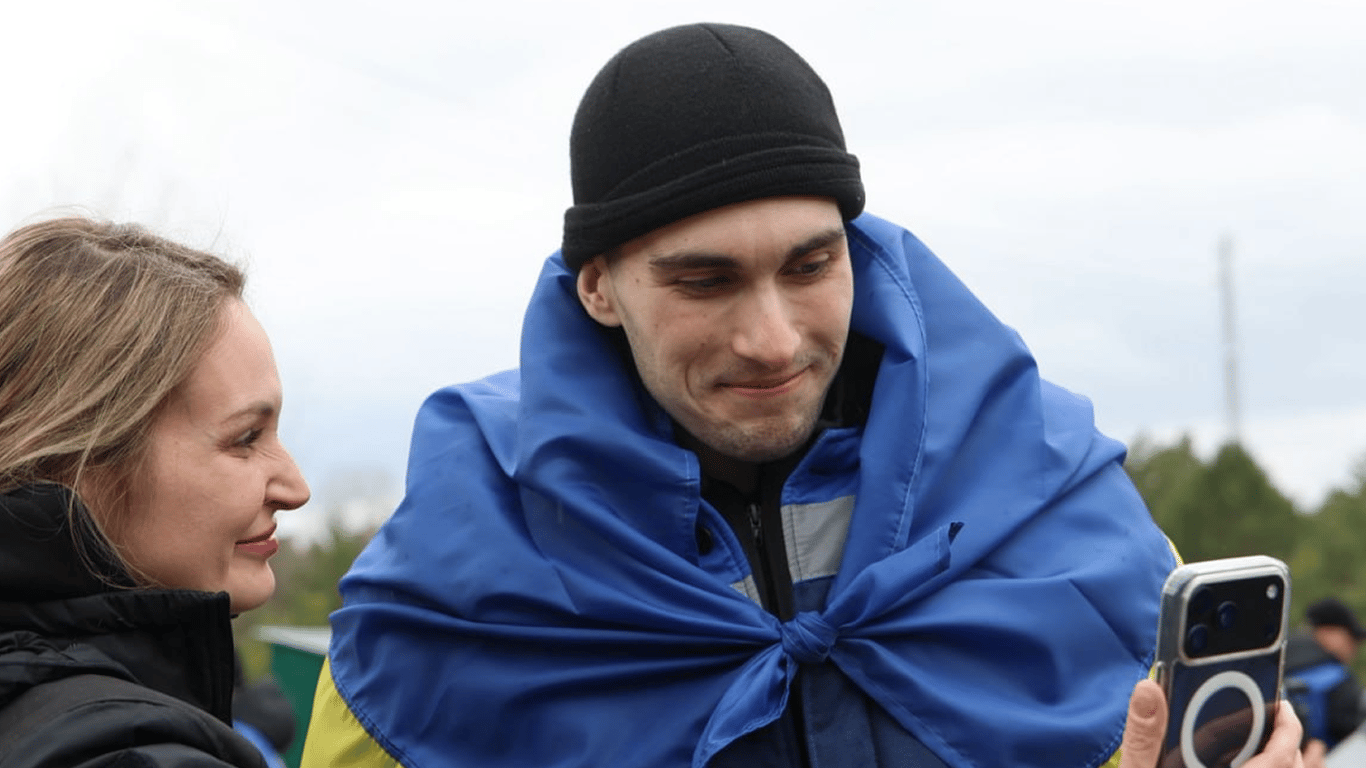 С защитниками вернулись семеро гражданских: Буданов показал фото