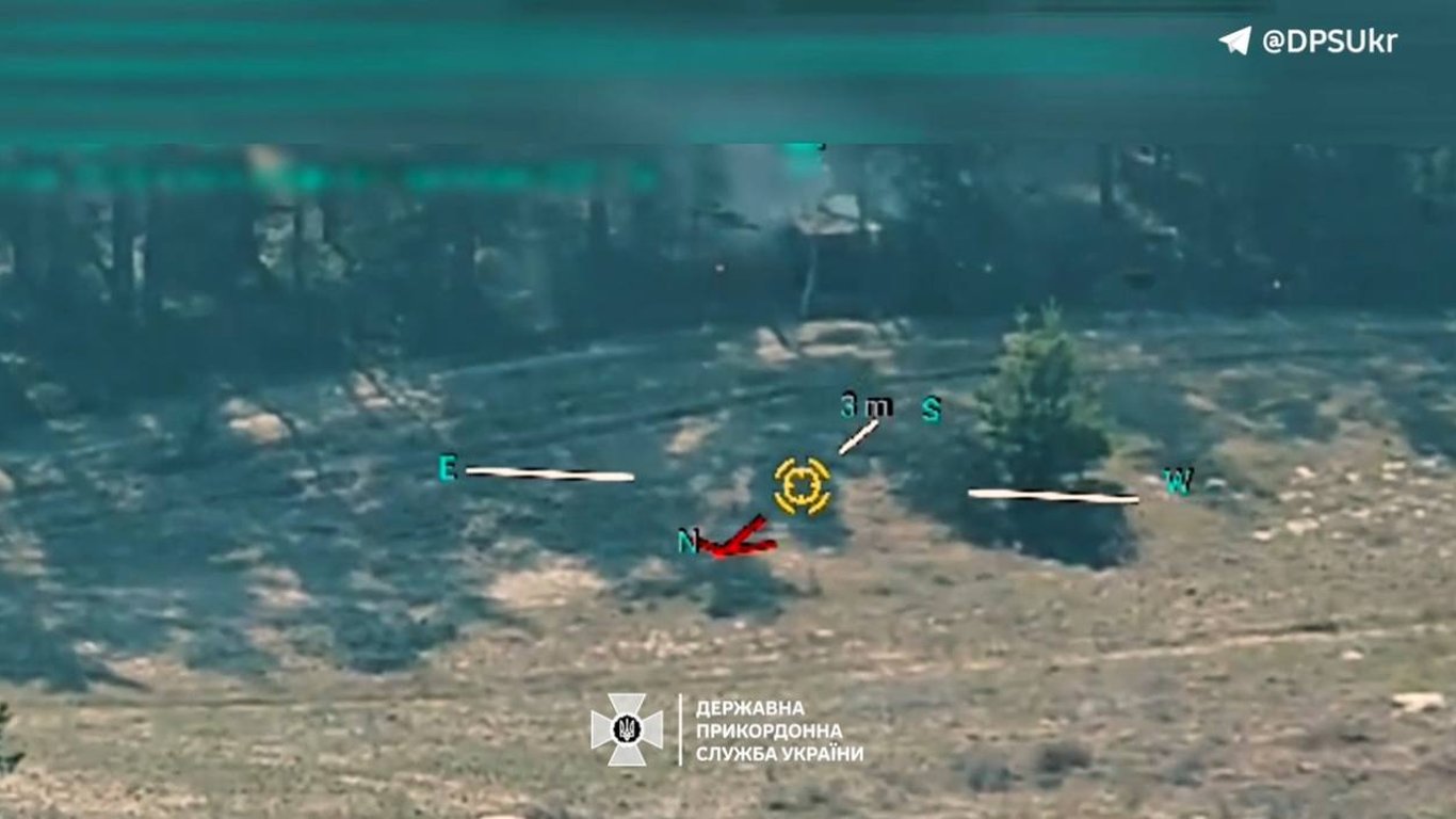 В Харьковской области пограничники испепелили технику врага — эффектное видео