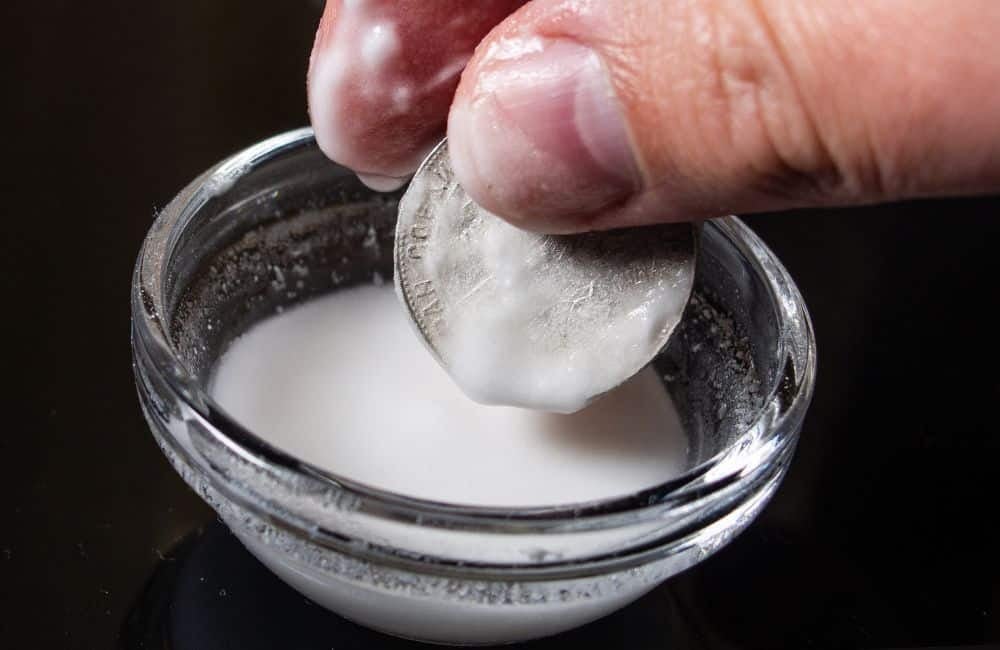 Этого вы точно не знали - шесть неожиданных способов использования молока в быту - фото 1