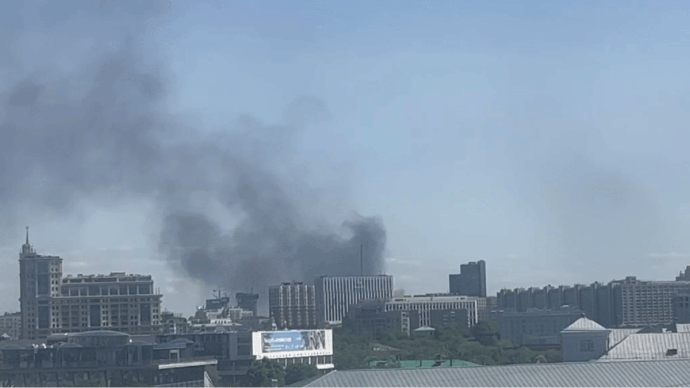В Москве вспыхнул масштабный пожар возле завода "Москвич"
