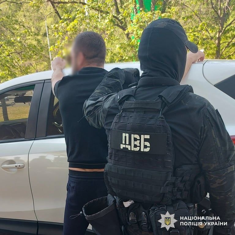 Шахрай у Києві пропонував "працевлаштувати" в ГУР за гроші