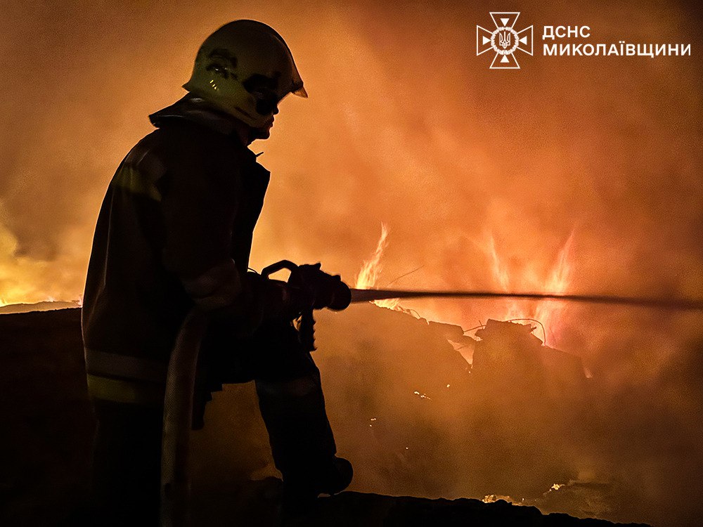 В Одесі та Черкасах 24 липня через удари РФ розгорілися пожежі