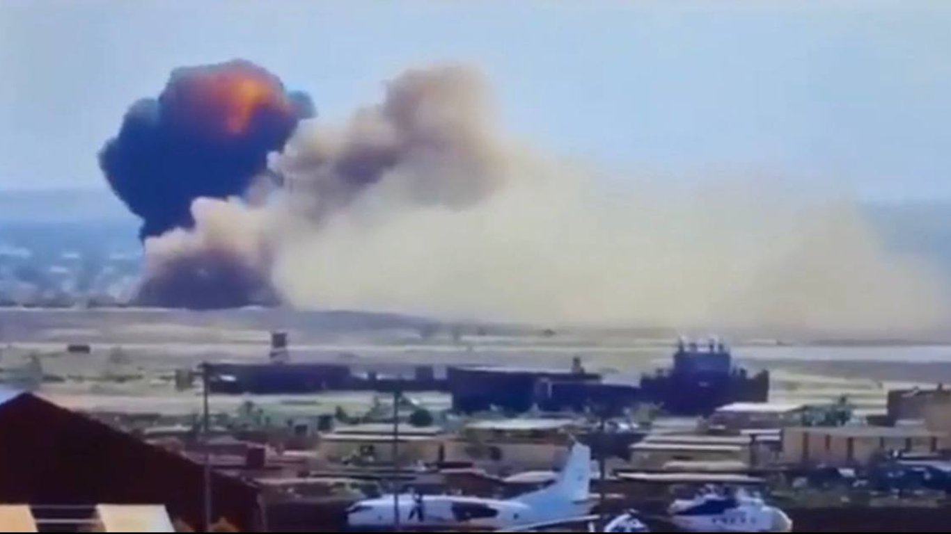 Разбился при посадке: в сети показали падение российского самолета Ил-76 в Мали