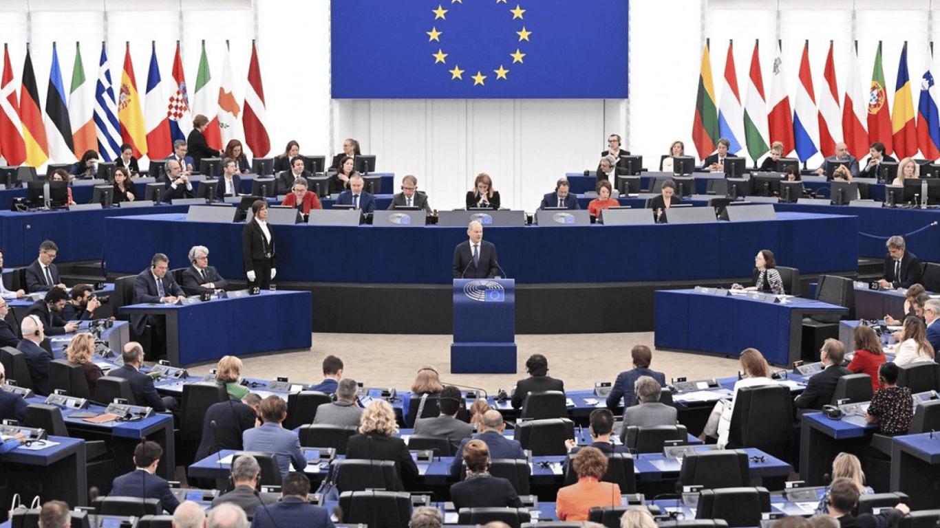 Европараламент официально призвал лишить Венгрию права голоса