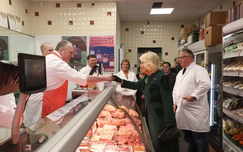 Королева Камилла рассказала о самочувствии Чарльза ІІІ, которого недавно "похоронили" медиа - фото 2