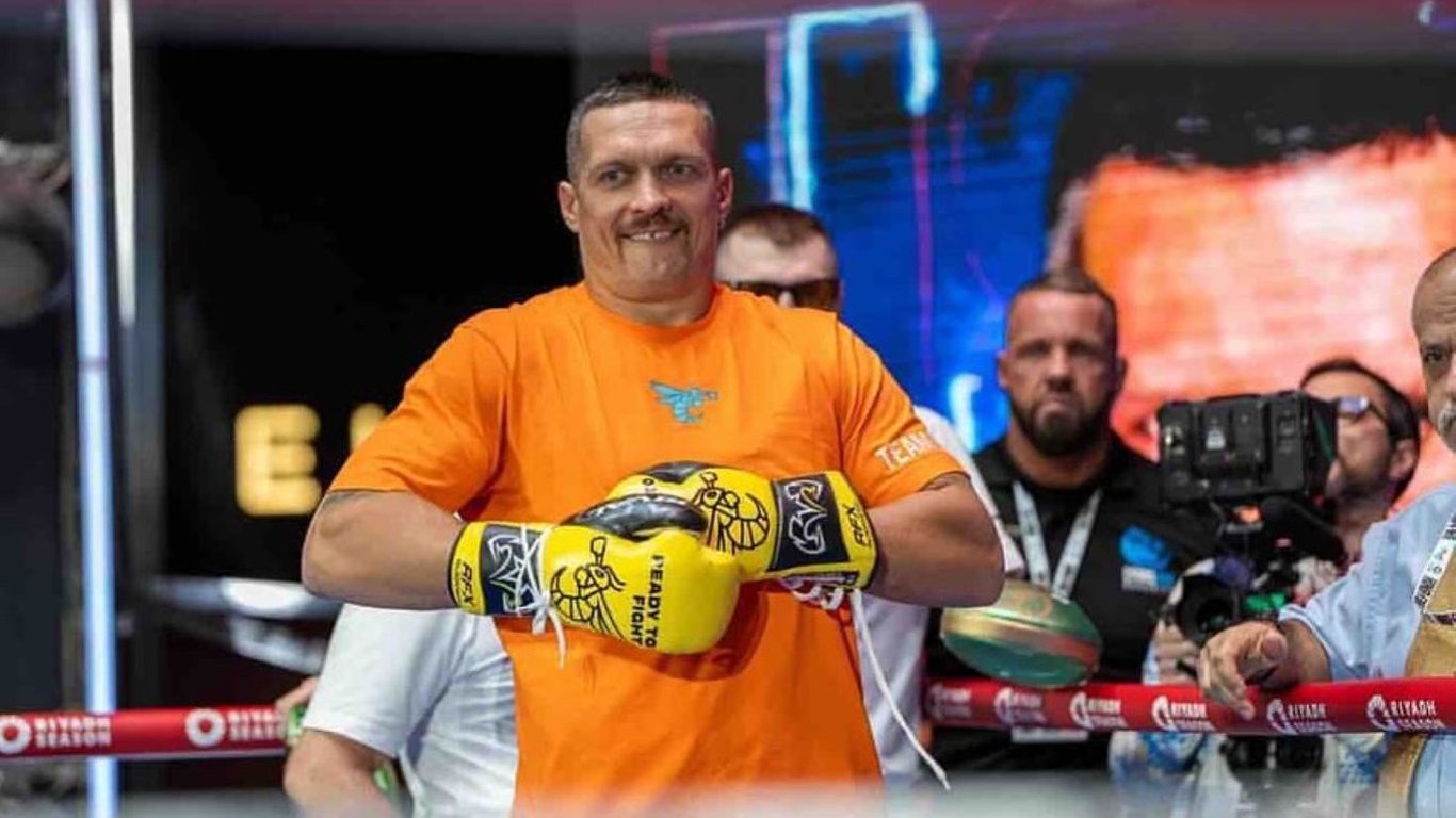 Олександр Усик відмовився від титулу IBF, який розіграють Джошуа та Дюбуа