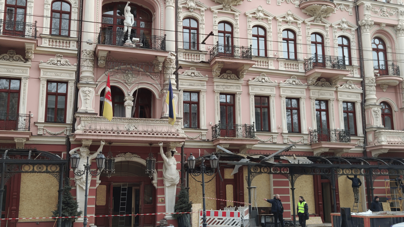 Philharmonic and Bristol in Odesa after Russian attack— video - 250x140