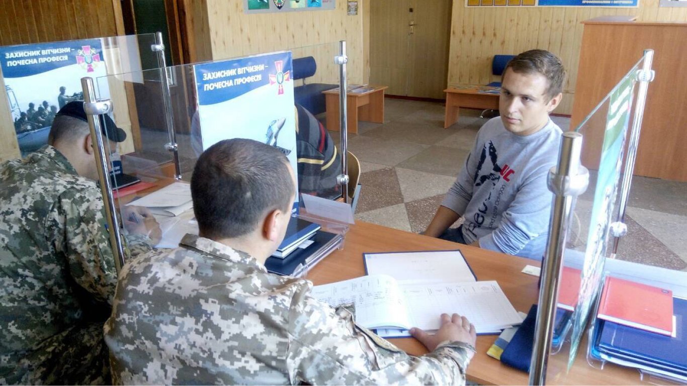 Чи повинні чоловіки добровільно з'являтися до ТЦК, щоб уникнути покарання