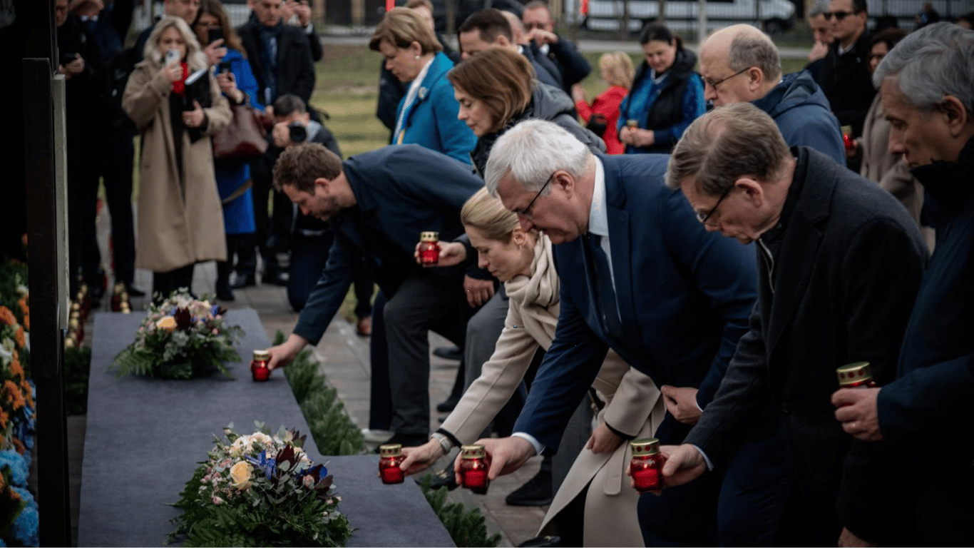 Європейські урядовці відвідав Бучу у річницю звільнення: відео