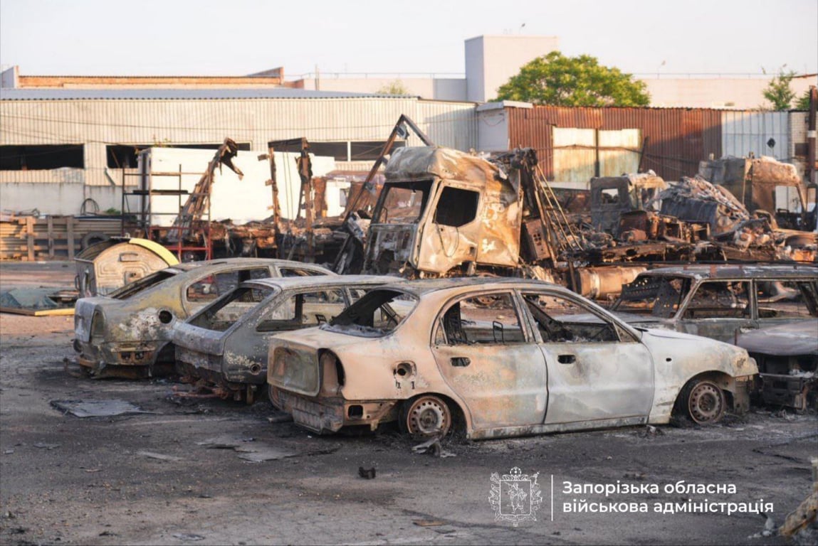 У Запоріжжі знищено автомобілі через пожежі після атаки РФ