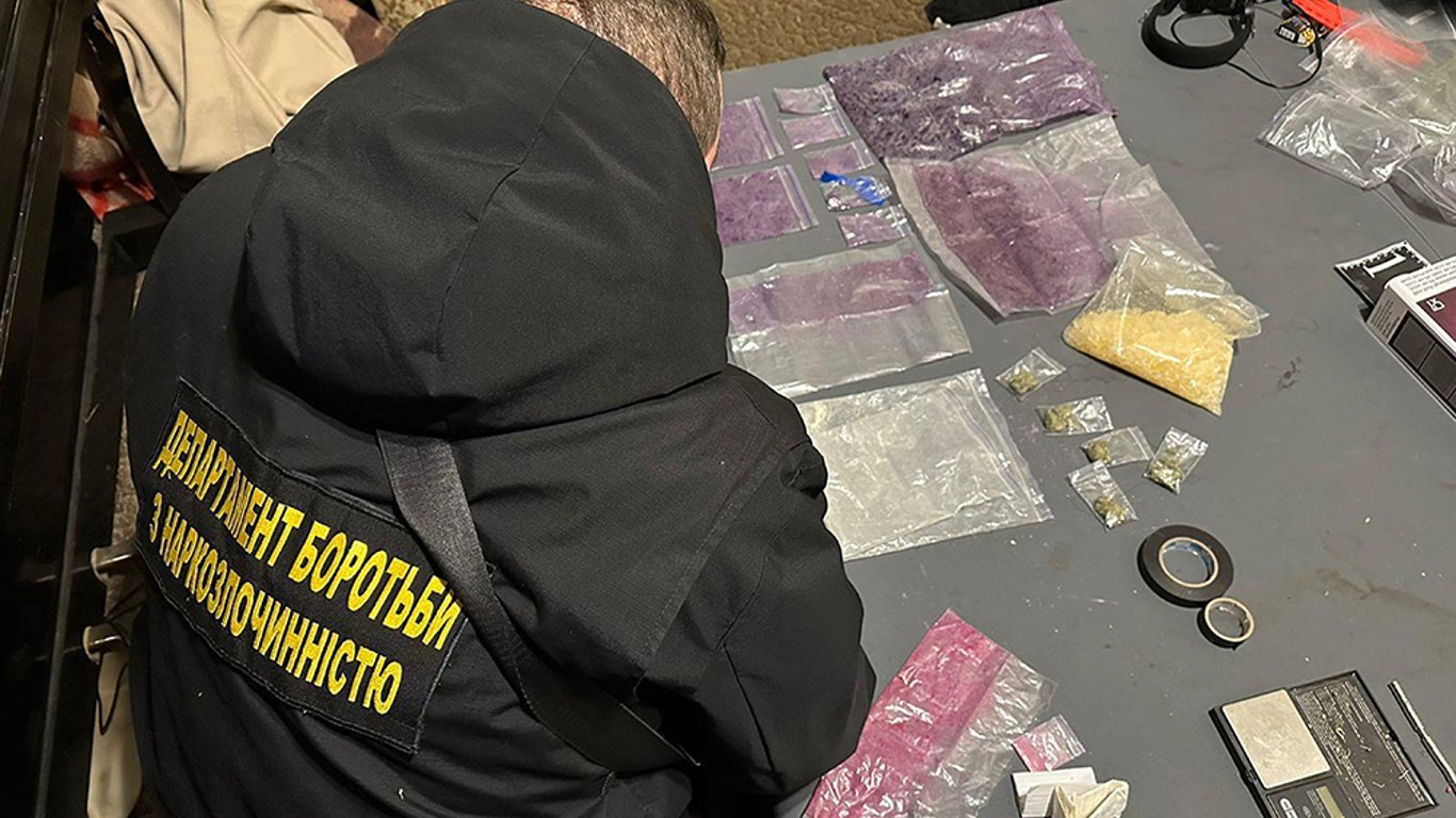 В Одесі затримали наркодилера, який маскував закладки у горіхи