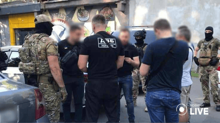 В Одессе инспектор полиции брал взятку за оформление разрешений на оружие - 285x160