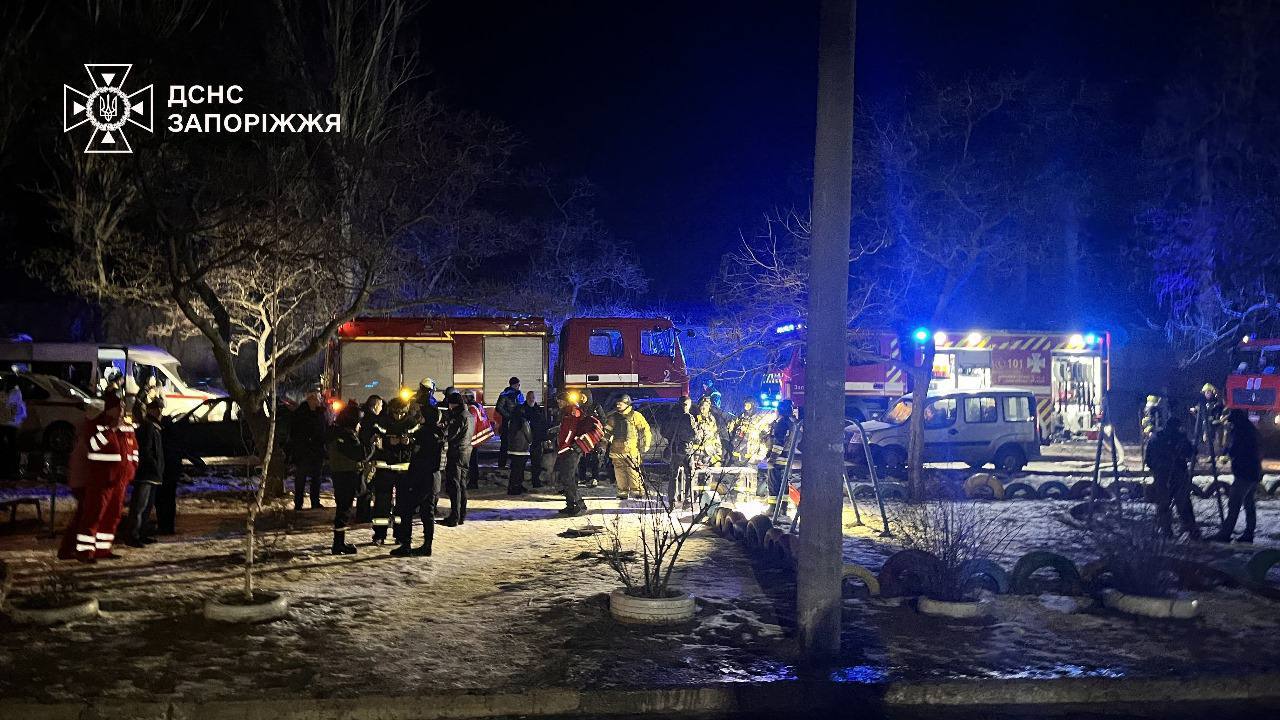 Жахливі наслідки удару РФ по Запоріжжю — ДСНС показала фото - фото 3